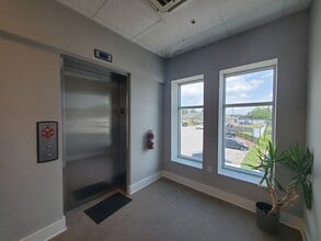 325 Cherokee Blvd, Chattanooga, TN for lease Interior Photo- Image 2 of 11
