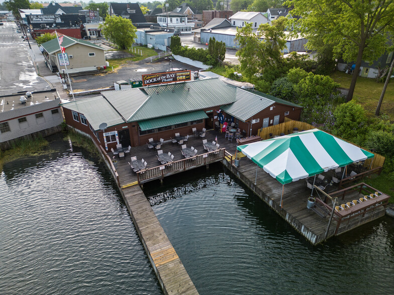 2 James St, Alexandria Bay, NY à vendre - Photo principale - Image 1 de 1