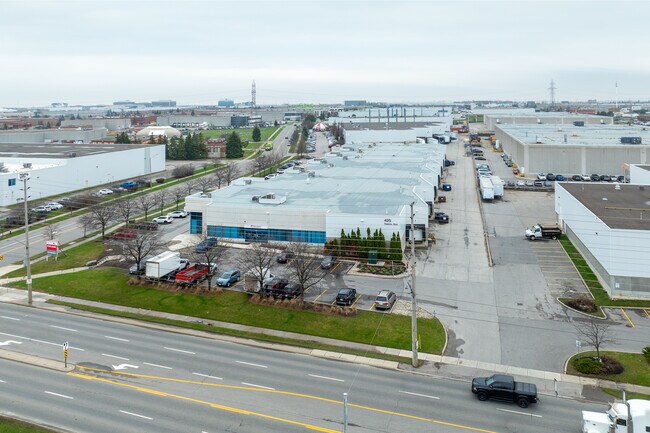 Plus de détails pour 425 Superior Blvd, Mississauga, ON - Industriel à louer