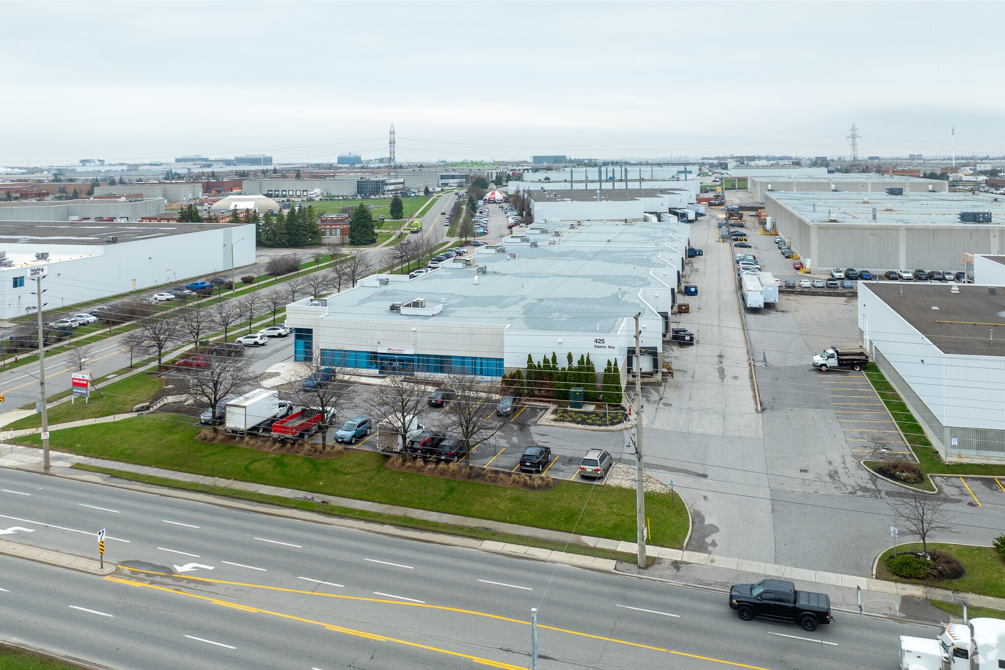 425 Superior Blvd, Mississauga, ON for lease Aerial- Image 1 of 3