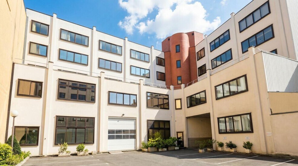 Bureau dans Suresnes à louer - Photo du bâtiment - Image 3 de 9