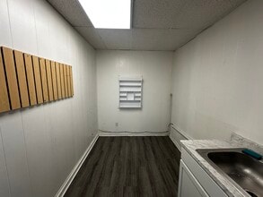 2206 E Silver Springs Blvd, Ocala, FL for lease Interior Photo- Image 2 of 9