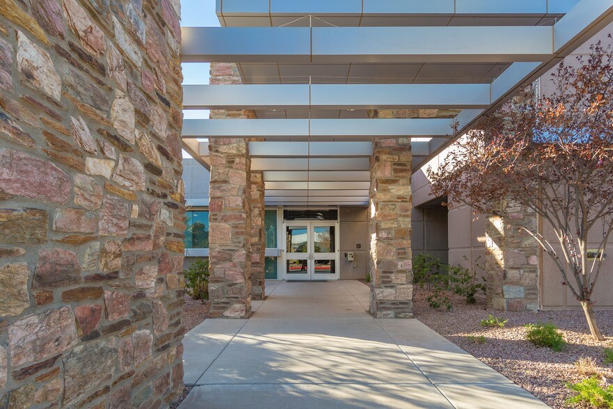2005 E Technology Cir, Tempe, AZ à louer - Photo du bâtiment - Image 3 de 24