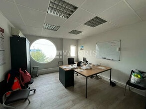 Office in Aix-en-Provence for lease Interior Photo- Image 2 of 5