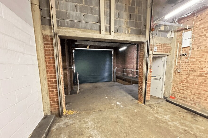 Plough Rd, Yateley à louer - Photo du bâtiment - Image 3 de 9