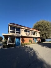 1015 E Chapman Ave, Fullerton, CA à louer Photo intérieure- Image 1 de 4