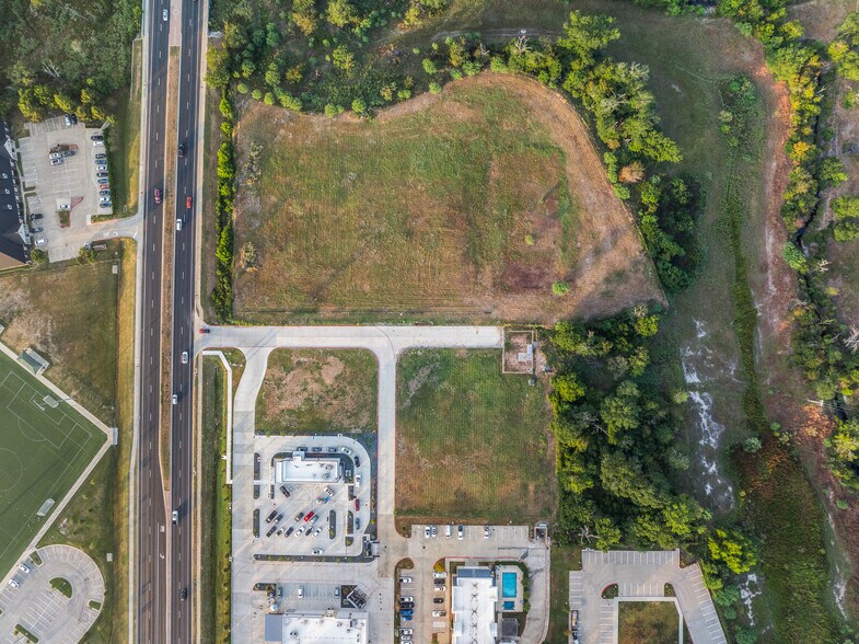 3031 University Dr E, College Station, TX à vendre - Photo du bâtiment - Image 2 de 14