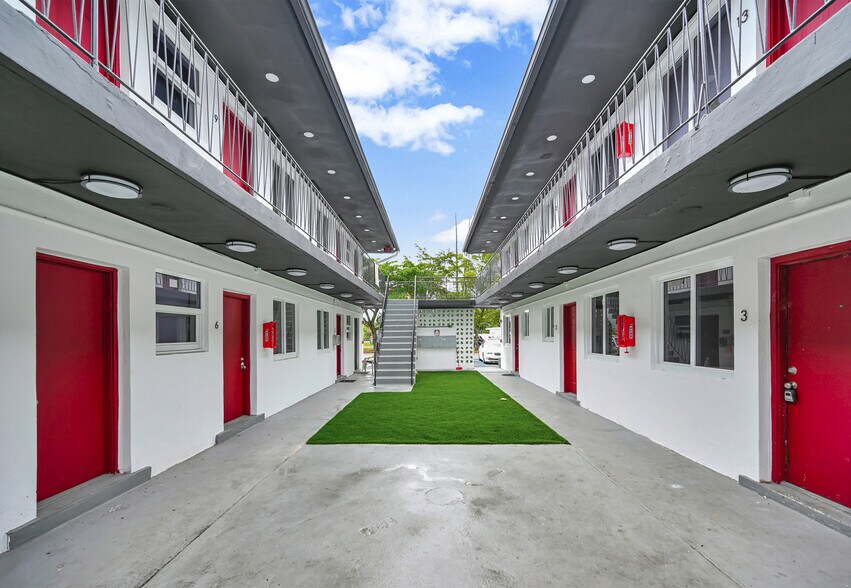 1265 Sharazad Blvd, Opa Locka, FL à vendre - Photo du bâtiment - Image 1 de 18