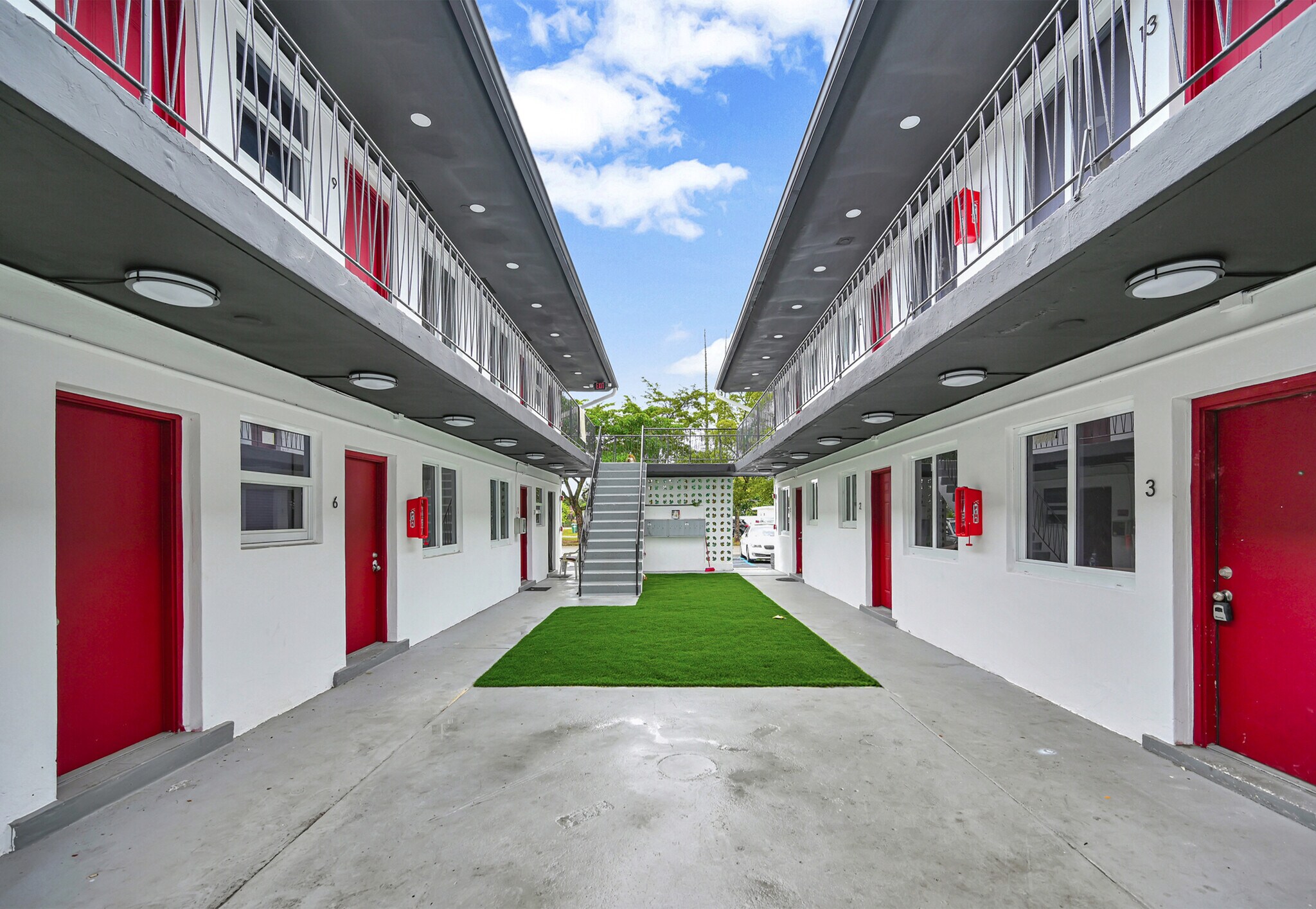 1265 Sharazad Blvd, Opa Locka, FL à vendre Photo du bâtiment- Image 1 de 19