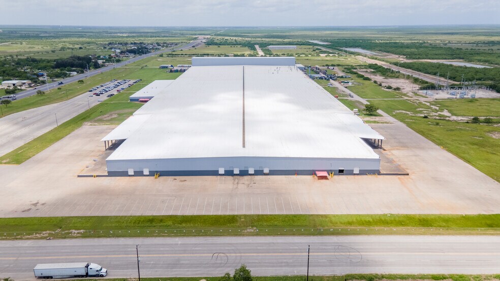 6700 Paredes Line Rd, Brownsville, TX à louer - Photo du bâtiment - Image 2 de 5