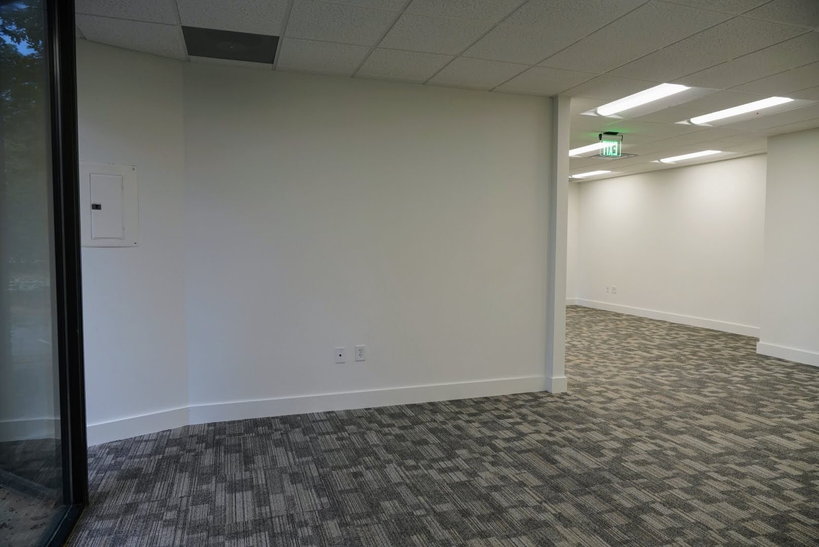 1010 Huntcliff, Atlanta, GA for lease Interior Photo- Image 1 of 16