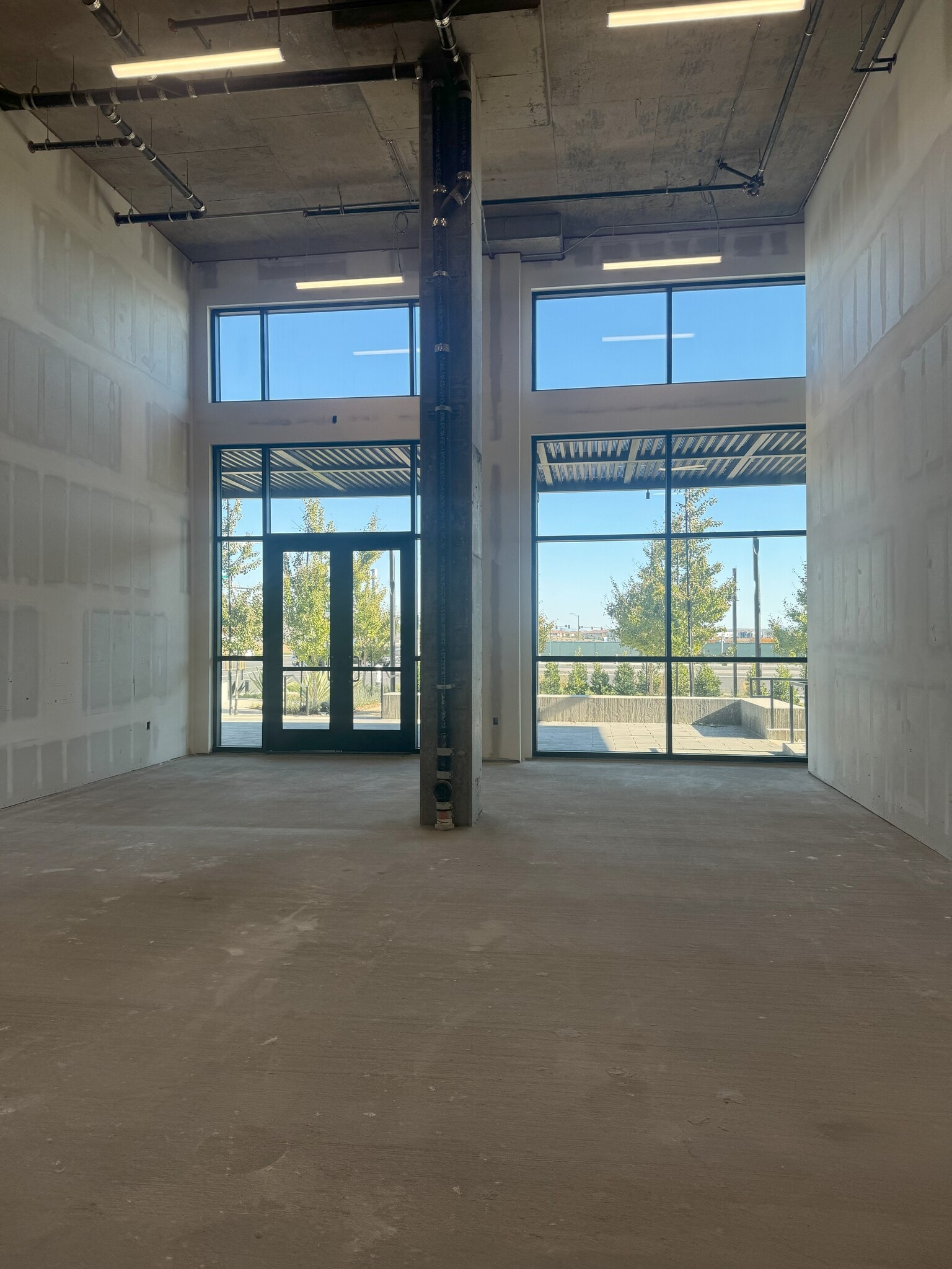 2010 E Warner Ave, Santa Ana, CA for lease Building Photo- Image 1 of 9