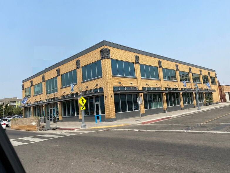 700 Van Ness Ave, Fresno, CA à louer - Photo du bâtiment - Image 1 de 12