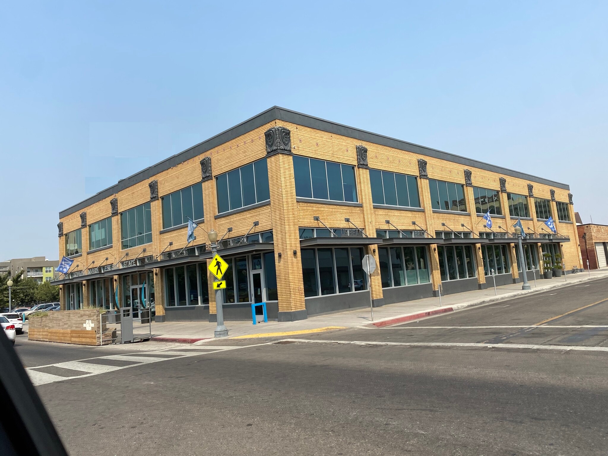 700 Van Ness Ave, Fresno, CA à louer Photo du bâtiment- Image 1 de 13