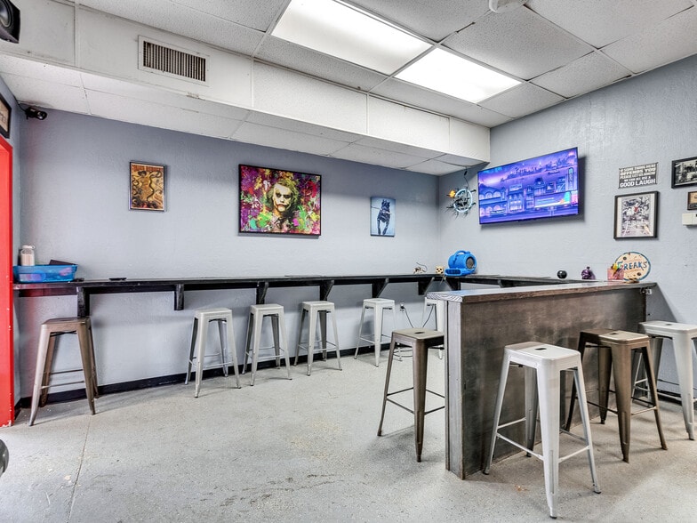 1922 Strand St, Galveston, TX for lease - Building Photo - Image 2 of 19