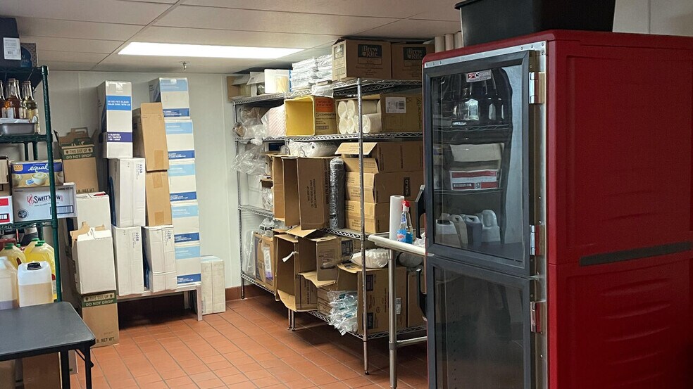 666 Main Ave, Norwalk, CT à vendre - Photo intérieure - Image 3 de 17