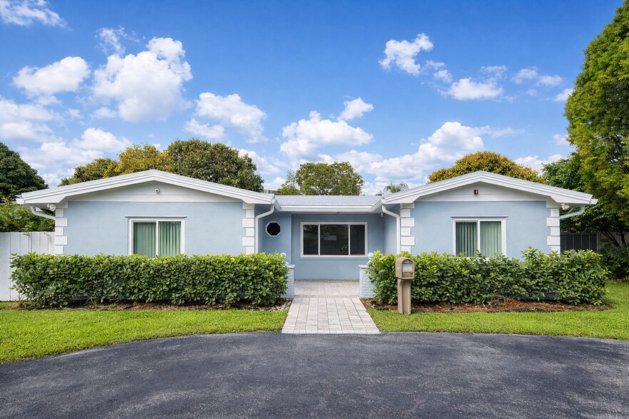 3700 NW 27th St, Lauderdale Lakes, FL à vendre - Photo du bâtiment - Image 2 de 11