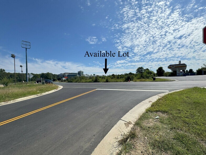 6405 Dan Bell Ln, Woodford, VA à louer - Photo du bâtiment - Image 3 de 3