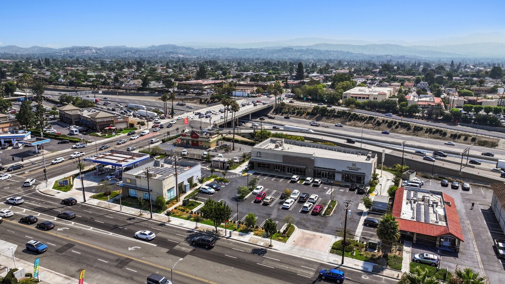 301 N Tustin Ave, Santa Ana, CA for lease - Building Photo - Image 2 of 3