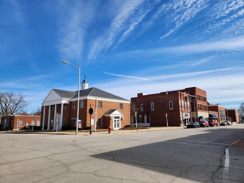 3 E Wea St, Paola, KS à vendre - Photo du bâtiment - Image 2 de 17