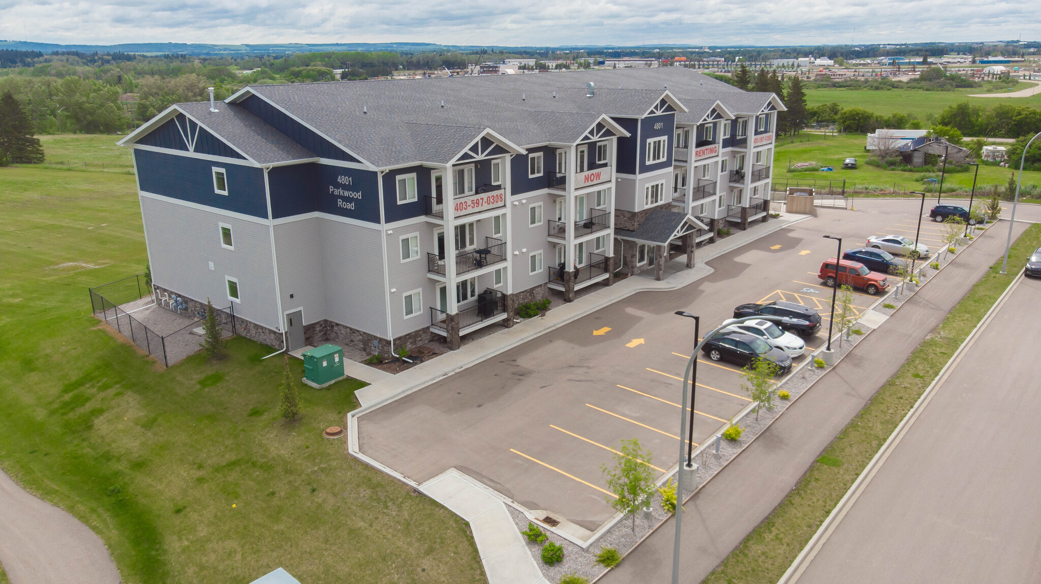 4801 Parkwood Rd, Blackfalds, AB for sale Primary Photo- Image 1 of 1