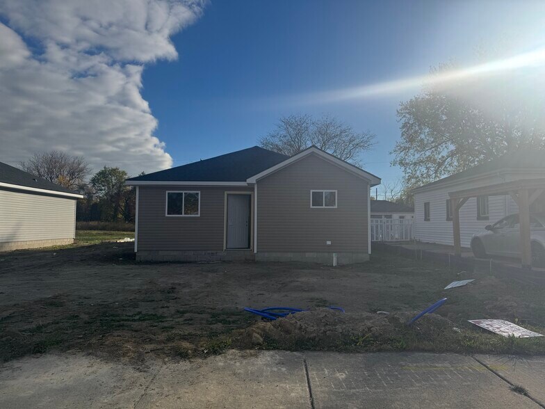 7x Wellington Ave + 21 Potential Studios portefeuille de 7 propriétés à vendre sur LoopNet.ca - Photo principale - Image 1 de 5