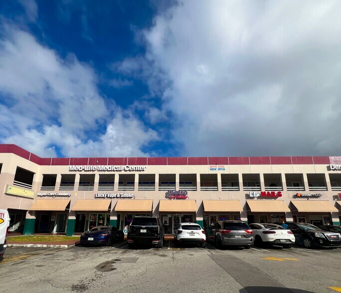 745-899 NW 37th Ave, Miami, FL à louer - Photo du bâtiment - Image 2 de 3