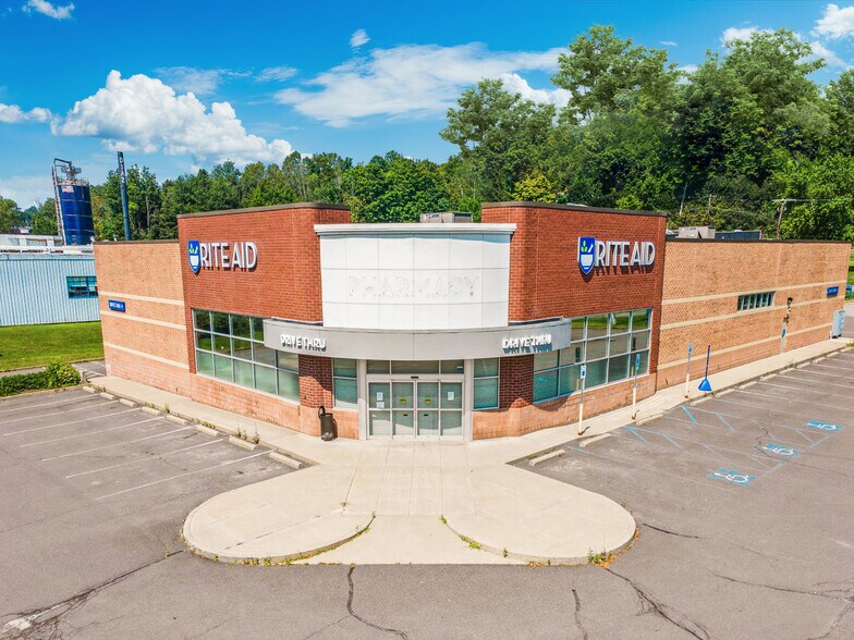 801 Grow Ave, Montrose, PA à louer - Photo du bâtiment - Image 1 de 4