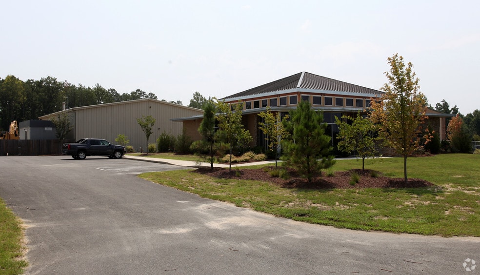 526 Three Sisters Rd, Knightdale, NC for lease - Primary Photo - Image 1 of 2