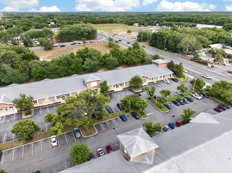 723-753 CR 466, Lady Lake, FL à louer - Photo du bâtiment - Image 1 de 10