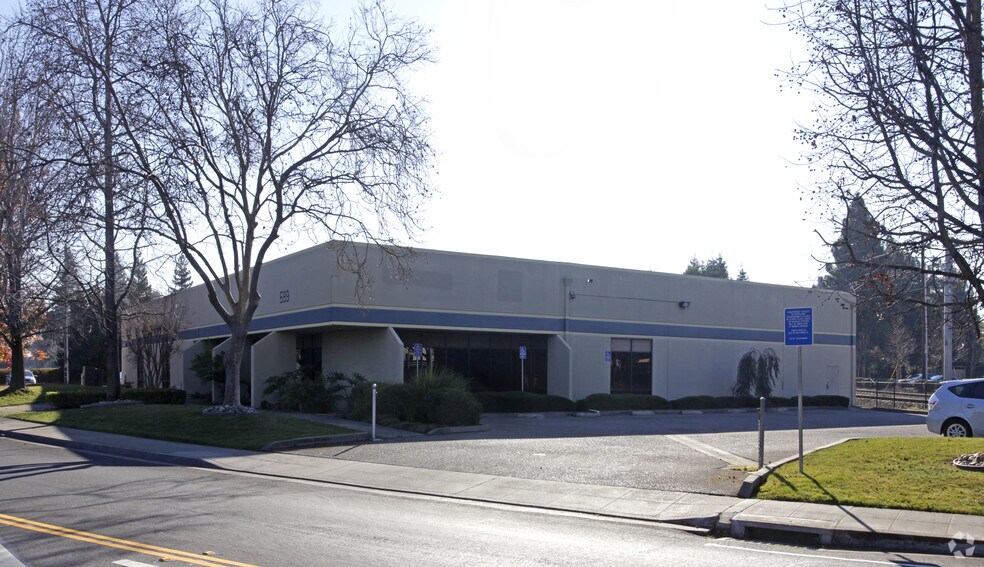 599 Fairchild Dr, Mountain View, CA à louer - Photo du bâtiment - Image 3 de 3