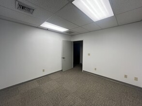 841 Mohawk St, Bakersfield, CA for lease Building Photo- Image 2 of 4