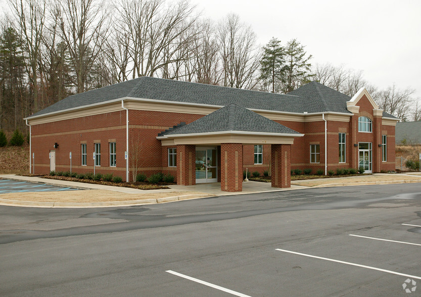 14 Hawthorne Park Ct, Greenville, SC à louer - Photo du bâtiment - Image 3 de 7