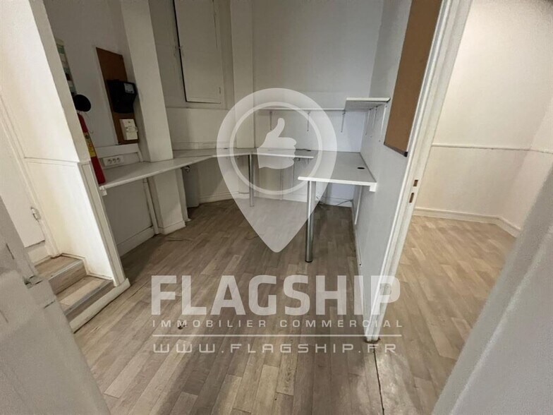 Retail in Paris for lease - Interior Photo - Image 2 of 4