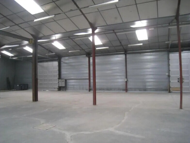 Flex in Gennevilliers for lease - Interior Photo - Image 2 of 4