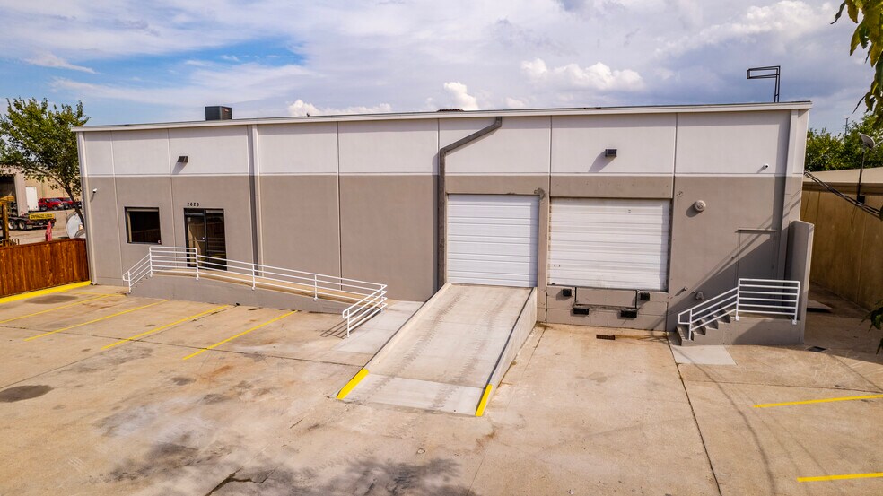 2626 Sea Harbor Rd, Dallas, TX à vendre - Photo du bâtiment - Image 2 de 18