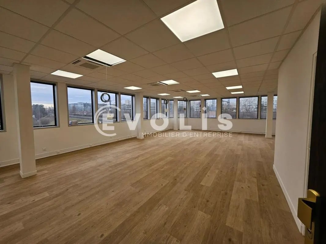 Office in Malakoff for lease Interior Photo- Image 1 of 9