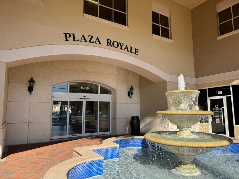 15600 NW 67th Ave, Miami Lakes, FL à louer - Photo du bâtiment - Image 3 de 14