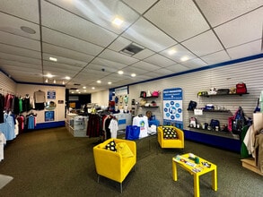 1501-1551 E Commercial Blvd, Oakland Park, FL for lease Interior Photo- Image 2 of 6