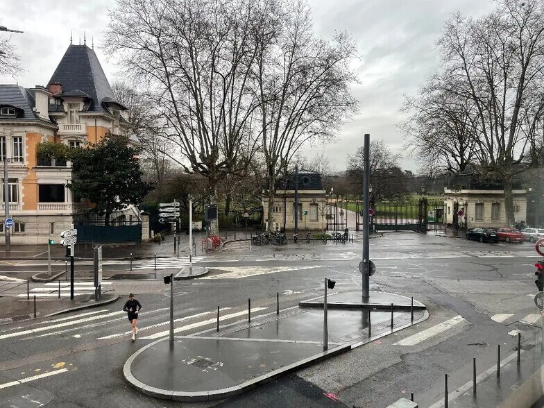 Bureau dans Lyon à louer - Photo du bâtiment - Image 1 de 6