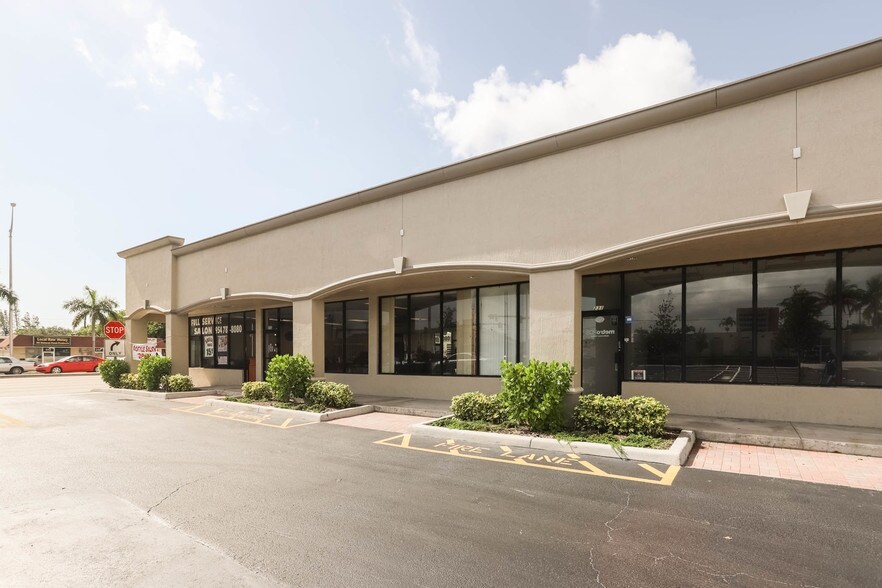 201-233 S Federal Hwy, Pompano Beach, FL à louer - Photo du bâtiment - Image 2 de 11