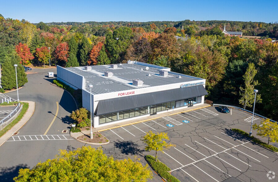 91 Hale Rd, Manchester, CT à louer - Photo du bâtiment - Image 3 de 10