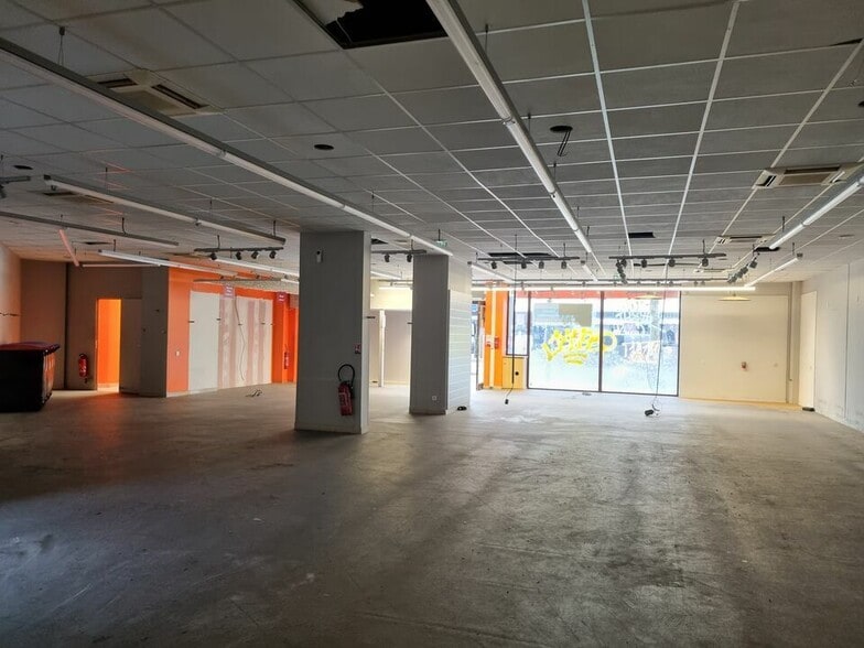 Retail in Saint-Ouen-sur-Seine for sale - Interior Photo - Image 1 of 7