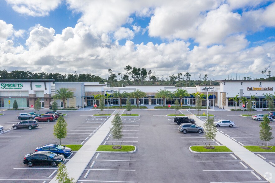 2220-2228 Logan Blvd N, Naples, FL à louer - Photo du bâtiment - Image 3 de 5
