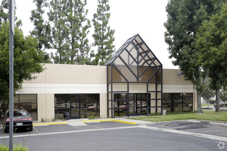 850 Via Lata, Colton, CA à louer - Photo du bâtiment - Image 2 de 2