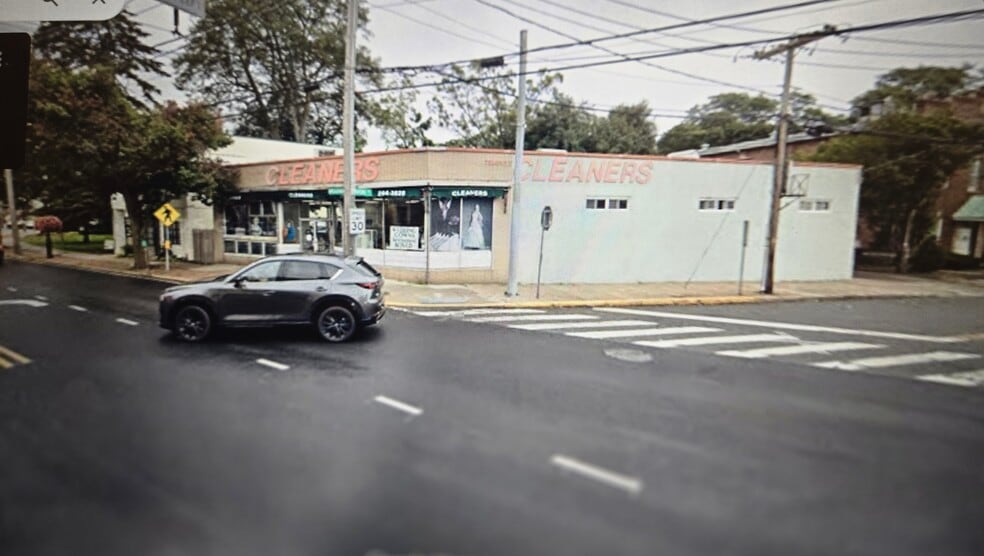 163 Broadway, Amityville, NY for sale - Building Photo - Image 2 of 3