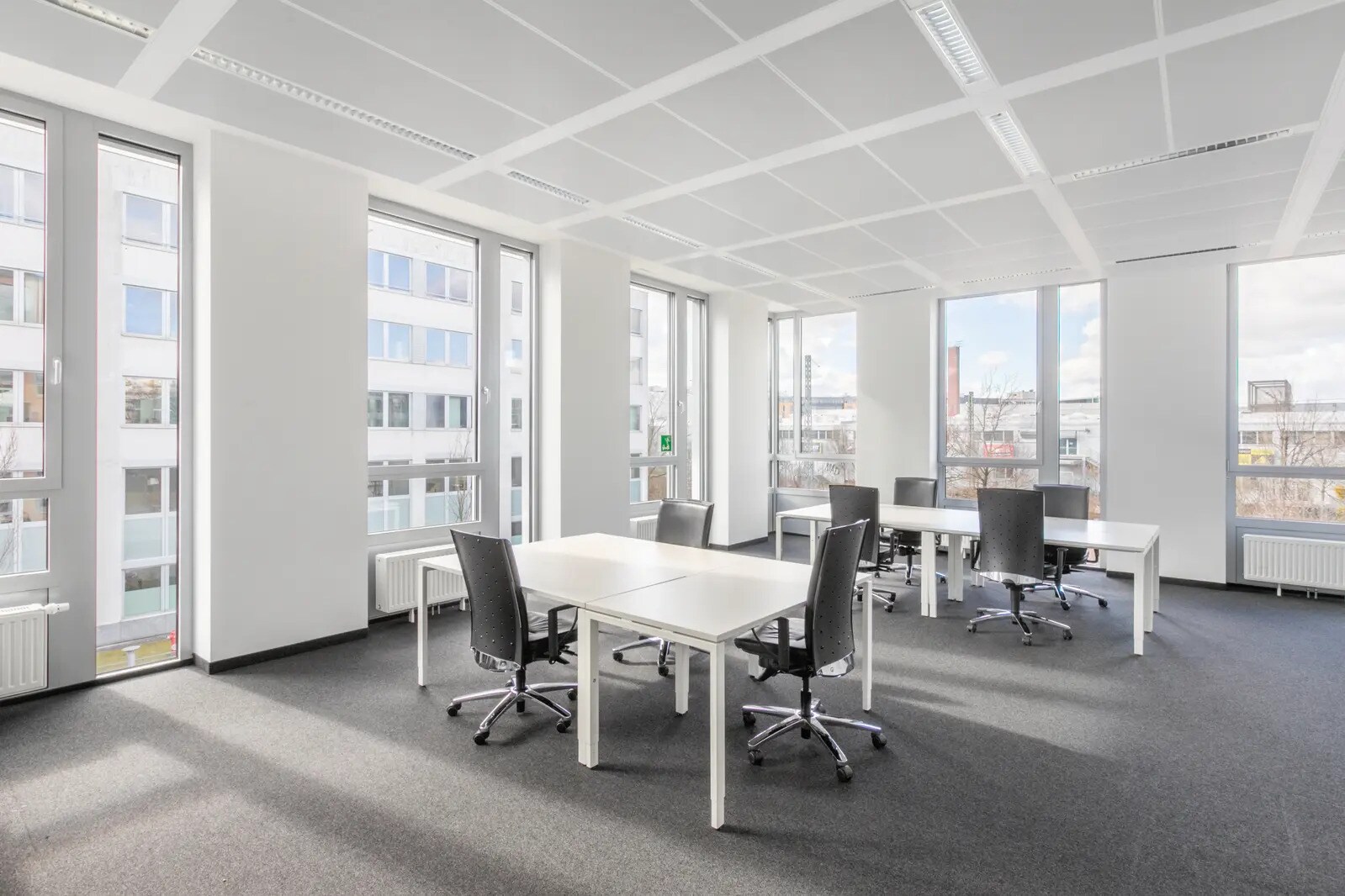 Espace de cotravail dans Aubervilliers à louer Photo du bâtiment- Image 1 de 24