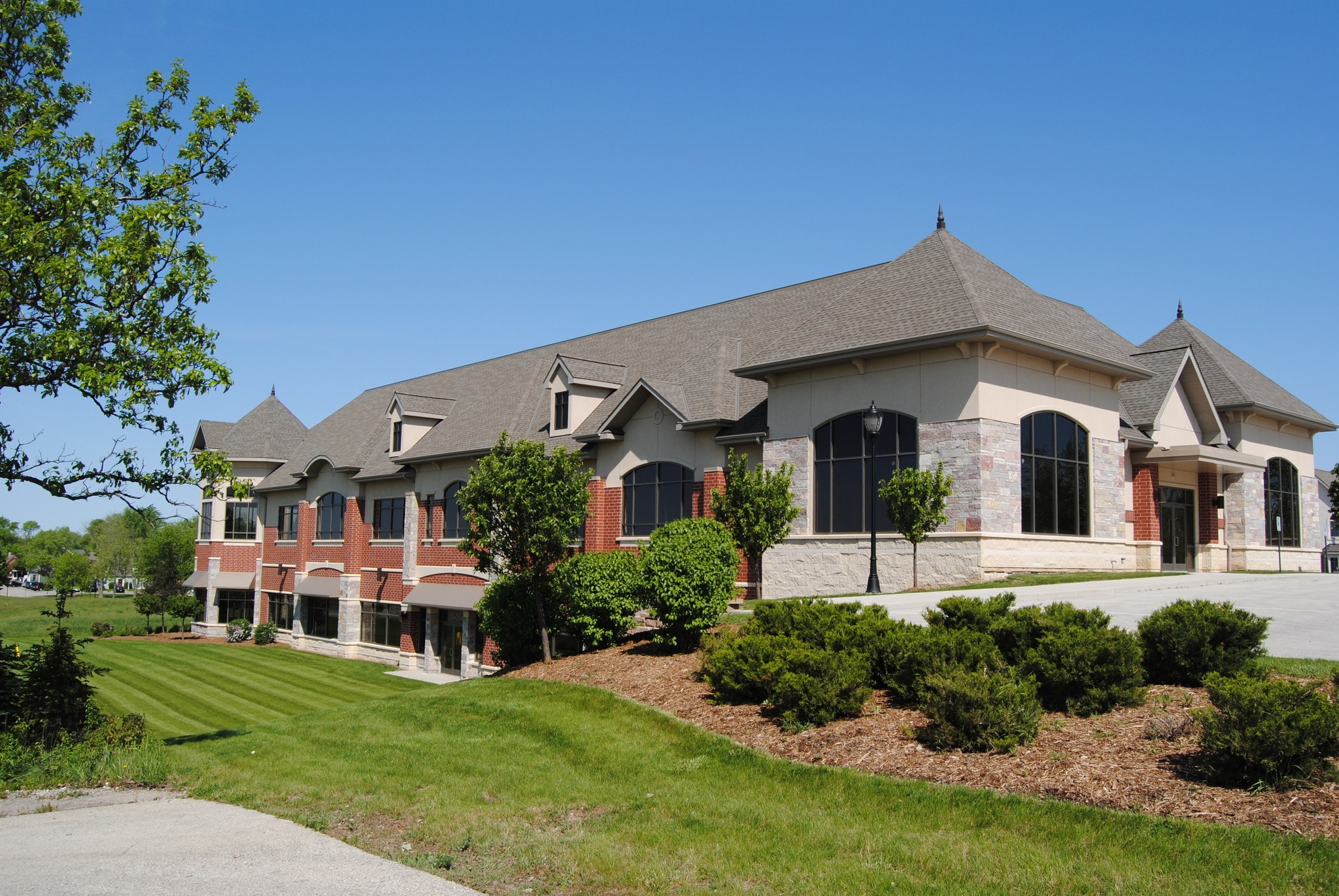 17400 W Capitol Dr, Brookfield, WI for sale Building Photo- Image 1 of 12