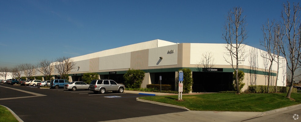 10542 Calle Lee, Los Alamitos, CA for lease - Building Photo - Image 1 of 22