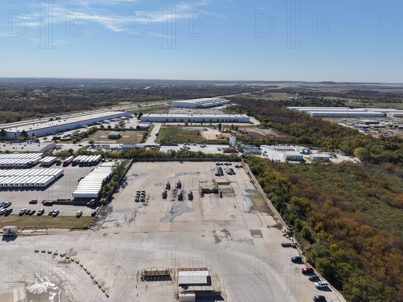 1526 I-35 W, Denton, TX à louer - Photo du bâtiment - Image 3 de 3